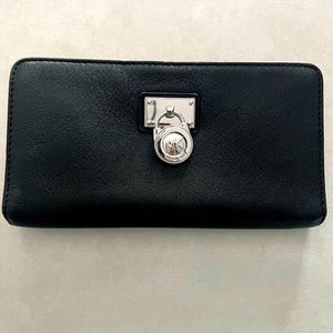 MICHAEL KORS HAMILTON LOCK WALLET